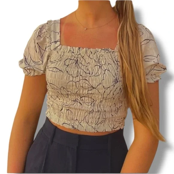 Monteau Los Angles White & Black Floral Line Pattern Puff Sleeves Smocked Blouse - Picture 3 of 16